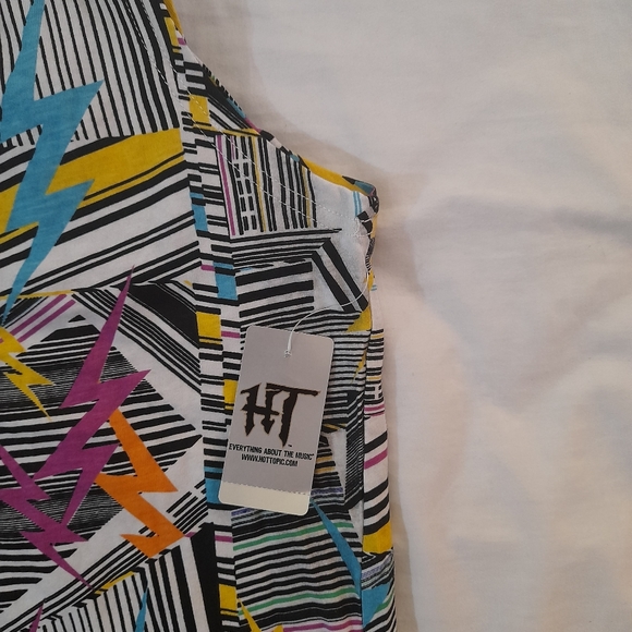 ● NWT Hot Topic | Workout Sleeveless Hoddie - Picture 11 of 12